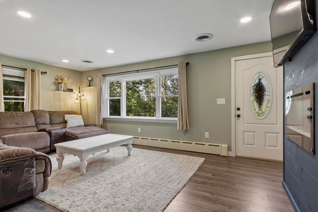 149 North St, East Brookfield, MA 01515