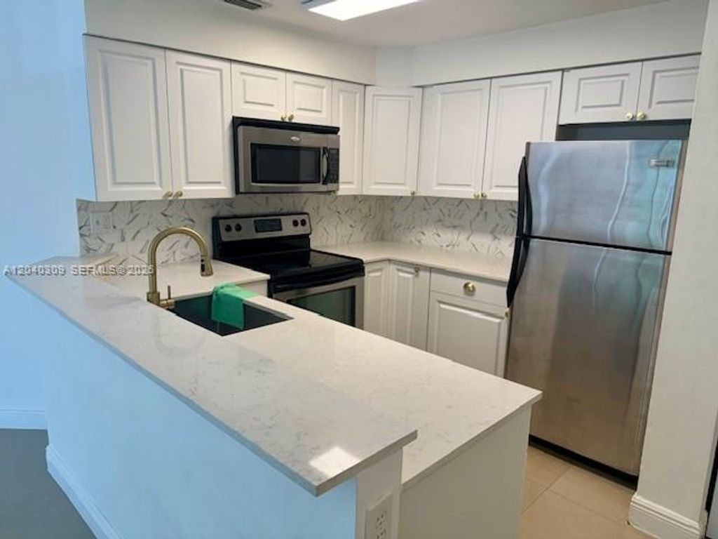 2445 SW 18th Terrace 105, Fort Lauderdale, FL 33315