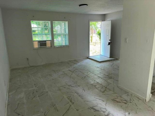 1918 Hampton Street, Houston, TX 77088