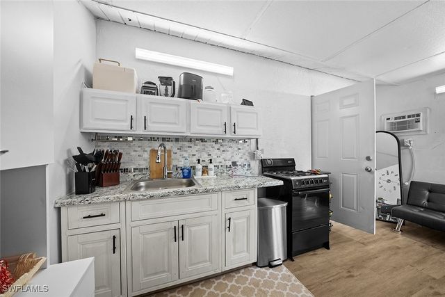 3245 43rd AVE NE, Naples, FL 34120