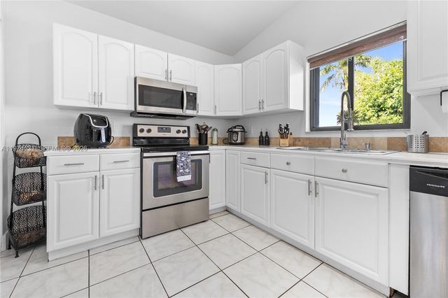 13648 SW 286th Ter, Homestead, FL 33033