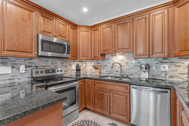 921 N 31st Court, Hollywood, FL 33021