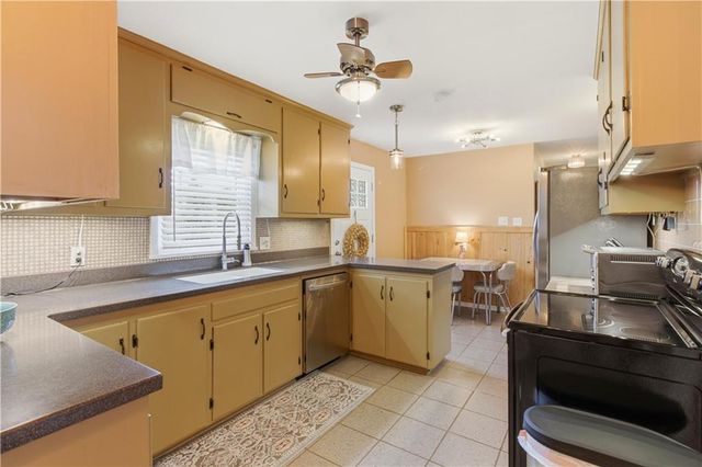7010 W 65th Terrace, Overland Park, KS 66202