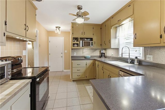 7010 W 65th Terrace, Overland Park, KS 66202