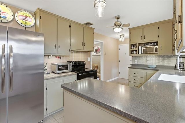 7010 W 65th Terrace, Overland Park, KS 66202