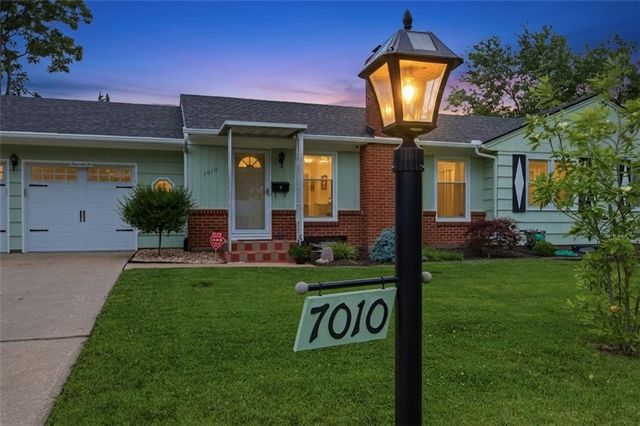 7010 W 65th Terrace, Overland Park, KS 66202