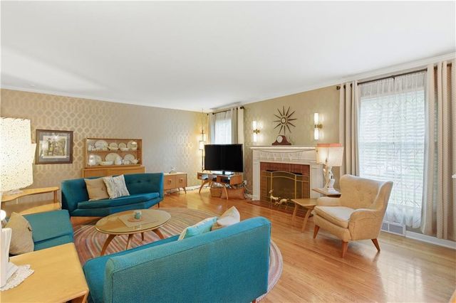 7010 W 65th Terrace, Overland Park, KS 66202