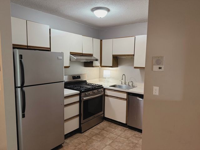 685 Oak 5-10, Brockton, MA 02301