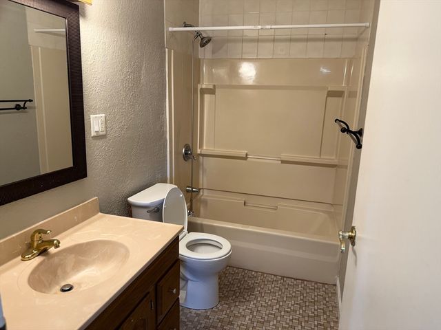 685 Oak 5-10, Brockton, MA 02301