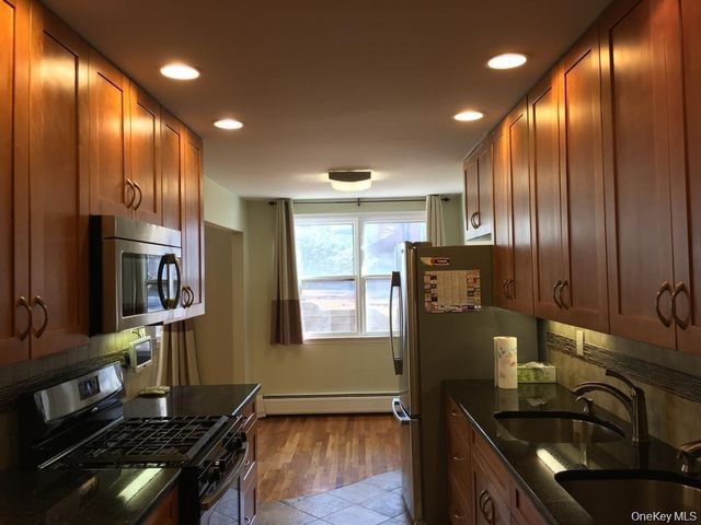 81 Kearsing Parkway B, Spring Valley, NY 10952