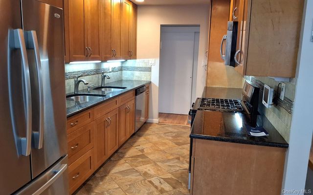 81 Kearsing Parkway B, Spring Valley, NY 10952