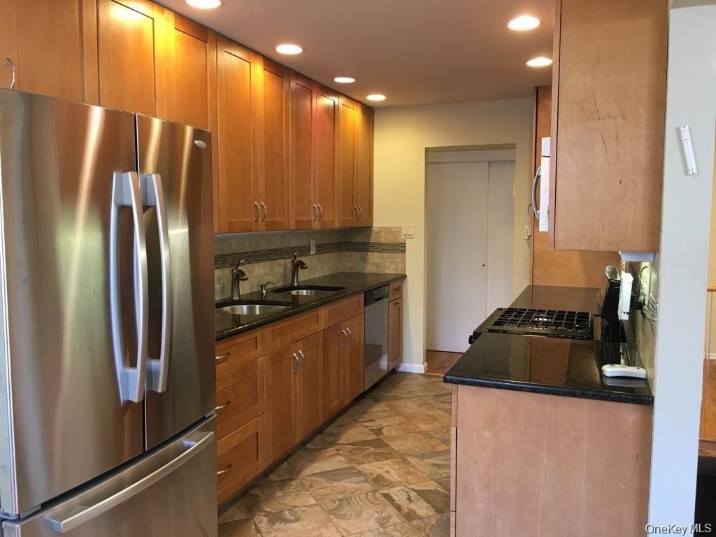 81 Kearsing Parkway B, Spring Valley, NY 10952