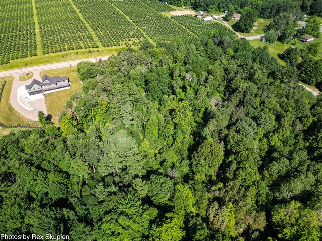 17090 Kenowa Avenue, Kent City, MI 49330