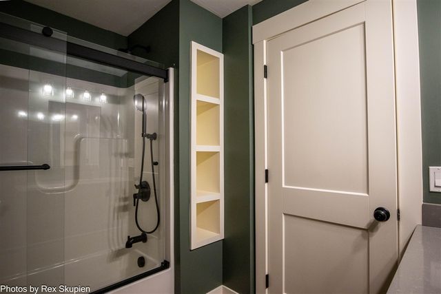 17090 Kenowa Avenue, Kent City, MI 49330