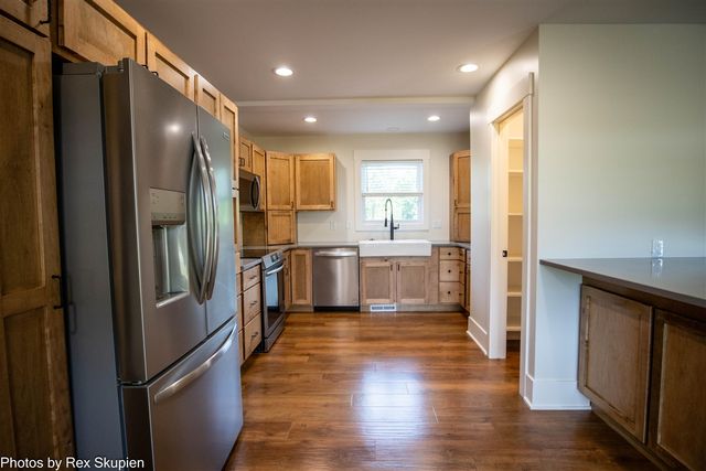 17090 Kenowa Avenue, Kent City, MI 49330