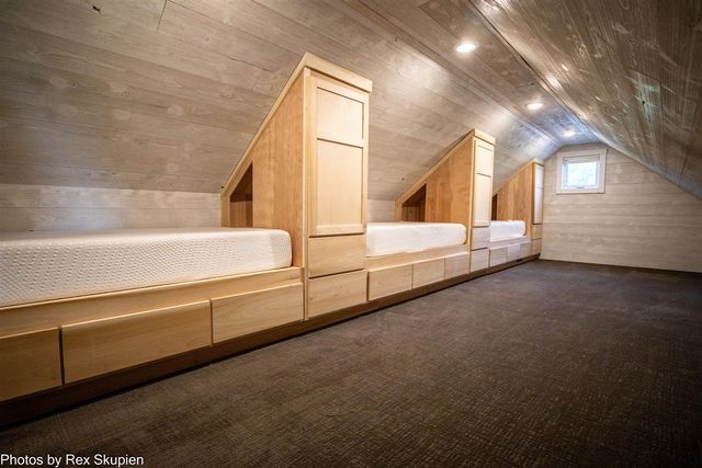 17090 Kenowa Avenue, Kent City, MI 49330