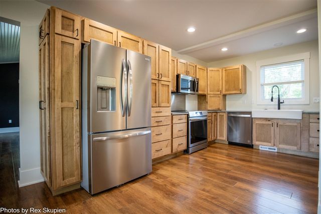 17090 Kenowa Avenue, Kent City, MI 49330