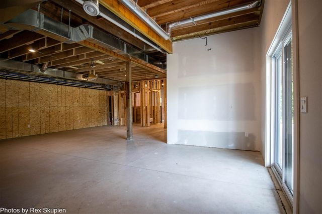 17090 Kenowa Avenue, Kent City, MI 49330