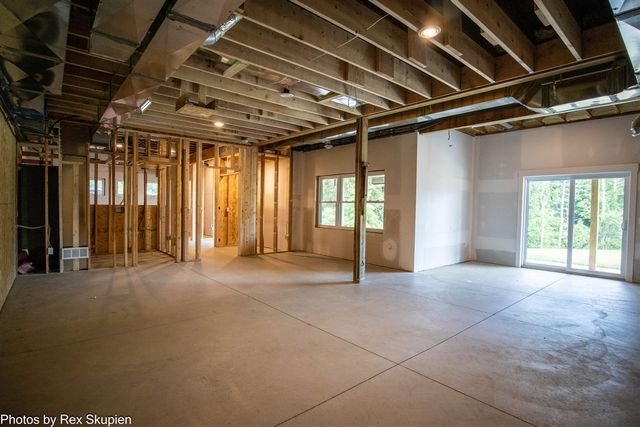 17090 Kenowa Avenue, Kent City, MI 49330