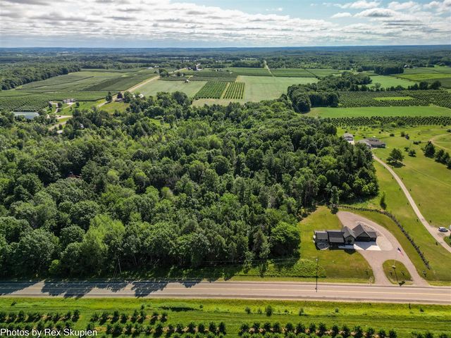 17090 Kenowa Avenue, Kent City, MI 49330