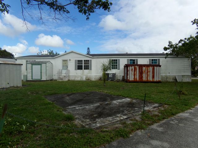 89 S Stuart Circle, Greenacres, FL 33463