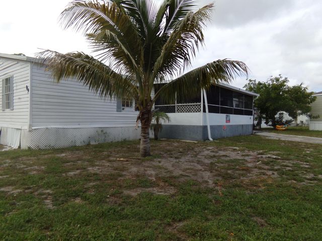89 S Stuart Circle, Greenacres, FL 33463