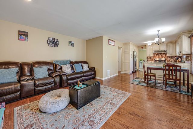 2238 Gleneagles Drive, Naperville, IL 60565