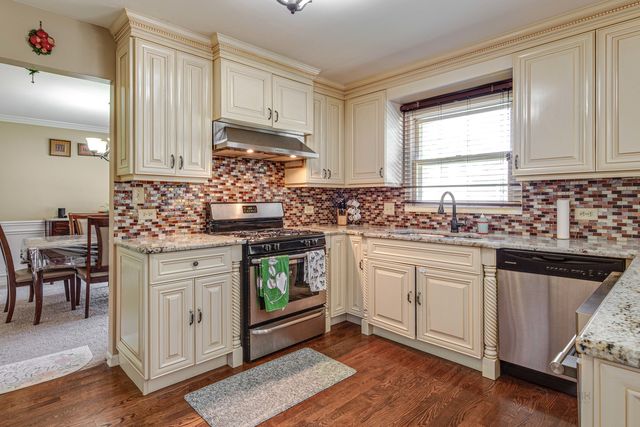 2238 Gleneagles Drive, Naperville, IL 60565