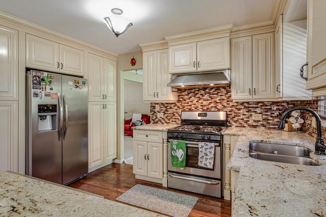 2238 Gleneagles Drive, Naperville, IL 60565