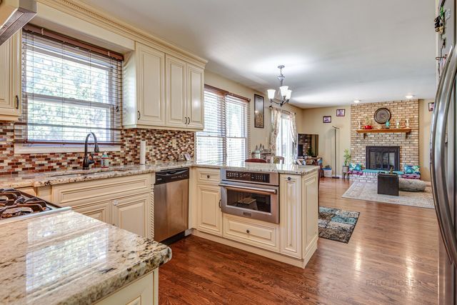 2238 Gleneagles Drive, Naperville, IL 60565