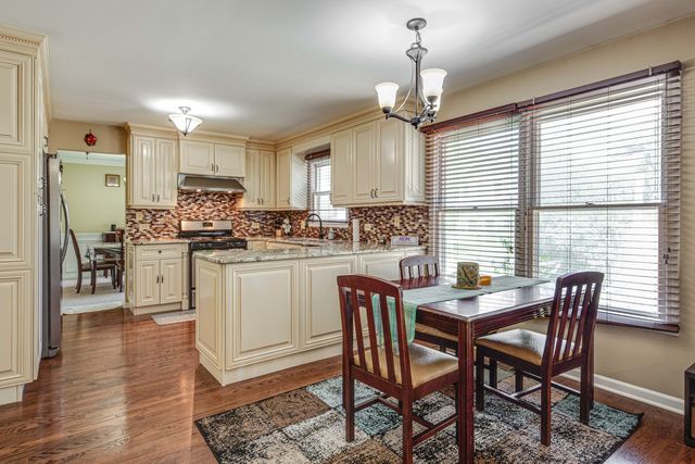 2238 Gleneagles Drive, Naperville, IL 60565