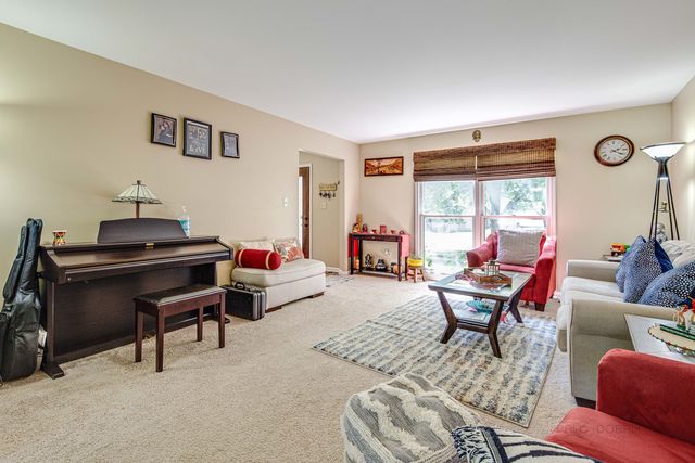 2238 Gleneagles Drive, Naperville, IL 60565