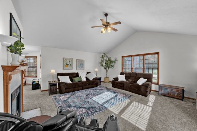 850 W PRICE Street, Eldridge, IA 52748