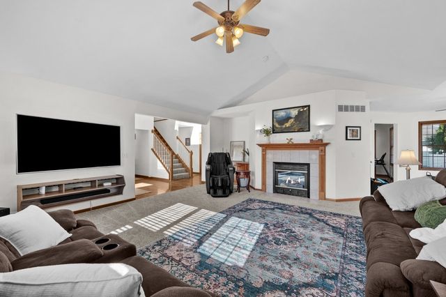 850 W PRICE Street, Eldridge, IA 52748