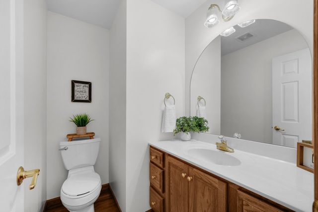 850 W PRICE Street, Eldridge, IA 52748