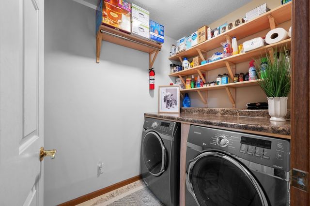 850 W PRICE Street, Eldridge, IA 52748