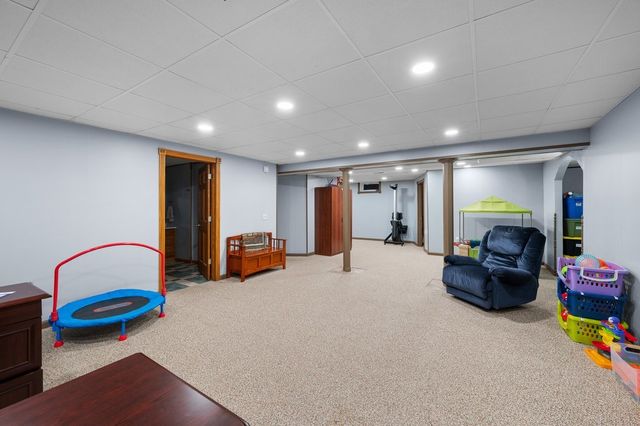 850 W PRICE Street, Eldridge, IA 52748