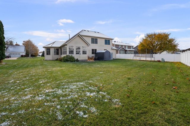 850 W PRICE Street, Eldridge, IA 52748