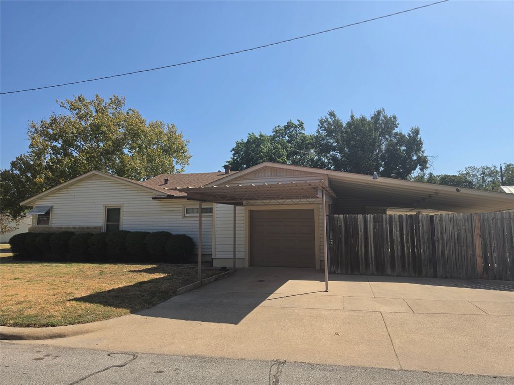3750 Honeysuckle Avenue, Fort Worth, TX 76111 — photo 2