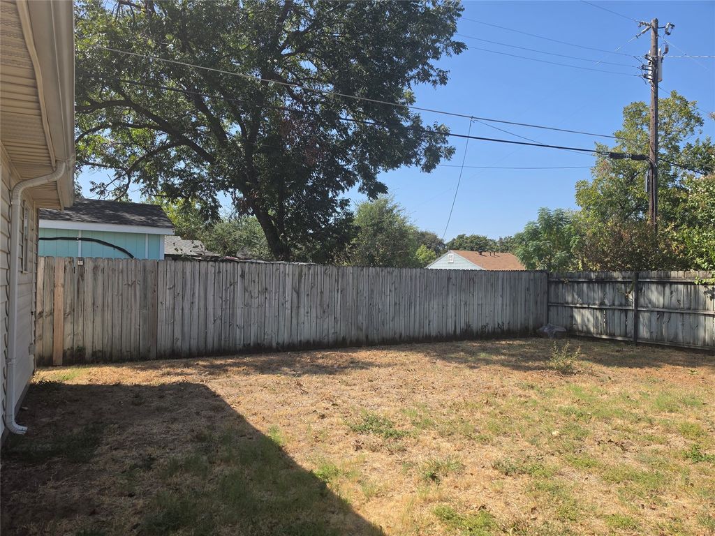 3750 Honeysuckle Avenue, Fort Worth, TX 76111 — photo 3