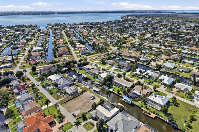 5267 STRATFORD COURT, Cape Coral, FL 33904