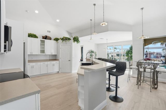 5267 STRATFORD COURT, Cape Coral, FL 33904