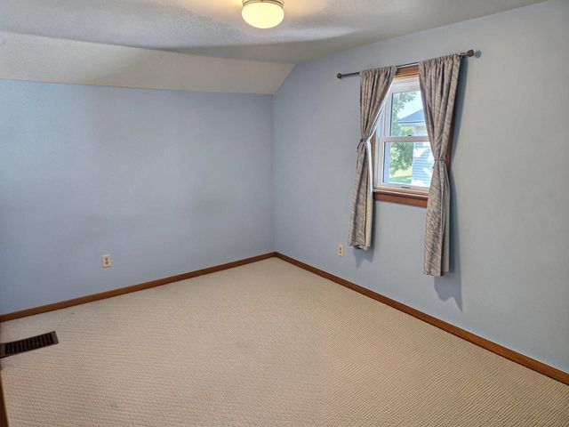 806 W 8TH AVENUE, Oshkosh, WI 54902