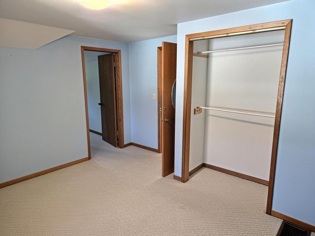 806 W 8TH AVENUE, Oshkosh, WI 54902