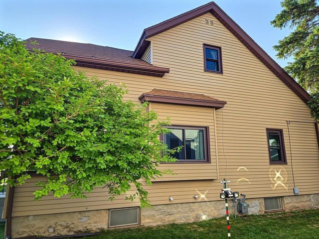 806 W 8TH AVENUE, Oshkosh, WI 54902