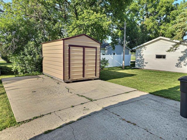 806 W 8TH AVENUE, Oshkosh, WI 54902