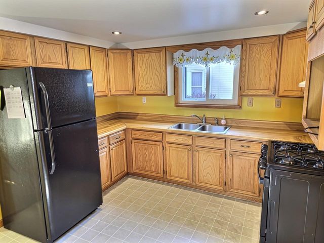 806 W 8TH AVENUE, Oshkosh, WI 54902