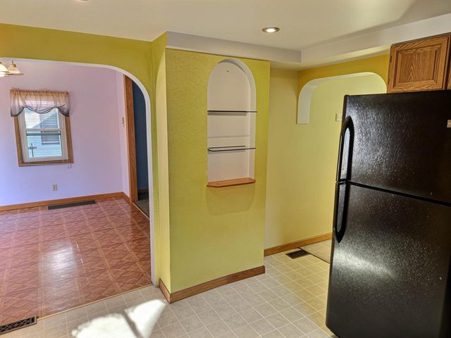 806 W 8TH AVENUE, Oshkosh, WI 54902