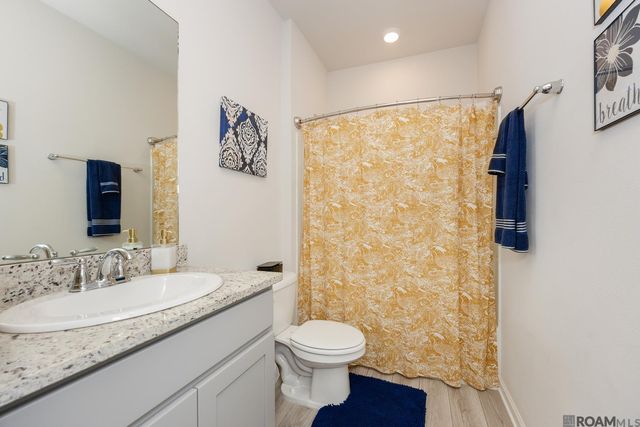 7520 Scarlet Oak Dr, Gonzales, LA 70737