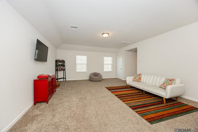 7520 Scarlet Oak Dr, Gonzales, LA 70737